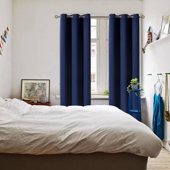 BGment Verdunklungsvorhänge für Wohnzimmer – Thermoisoliert Raumverdunkelung energiesparende Vorhänge für Schlafzimmer, Set von 2 Paneelen (107,7 x 213,3 cm, Marineblau)