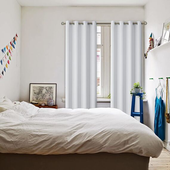 BGment Raumverdunkelungsvorhänge 244 cm lang – Ösen wärmeisolierte Vorhänge Fensterbehandlungsvorhänge für Schlafzimmer, 2 Paneele, 132 x 244 cm, grau-weiß
