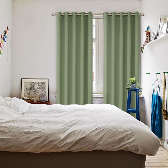 BGment Raumverdunkelungsvorhänge, 213 cm lang, mit Ösen, wärmeisoliert, Fensterbehandlungsvorhänge für Schlafzimmer, 2 Paneele, 178 x 213 cm, Grasgrün