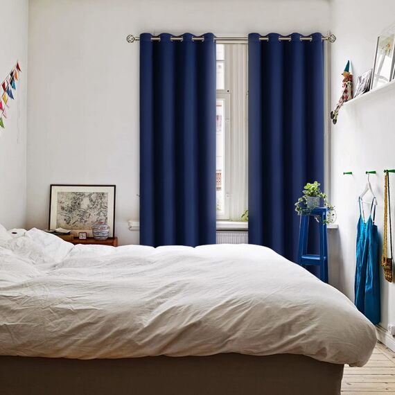 BGment Verdunkelungsvorhänge - Ösen Thermoisolierte Raumverdunkelung Schlafzimmer und Wohnzimmer Vorhänge Set mit 2 Paneelen (132 x 274 cm, Marineblau)