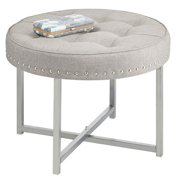 mDesign Sitzhocker – runder Polsterhocker aus Metall und Polyester mit moderner Nietenverzierung – gepolsterter Hocker für Flur, Schlafzimmer und andere Räume – hellgrau und silberfarben