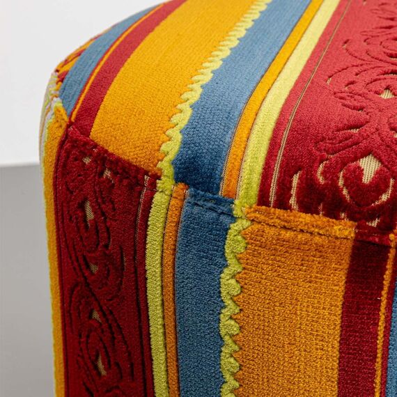 Kare Design Hocker Cherry Very British, Bunt/Schwarz, 36cm Durchmesser, Handgearbeitet, 110kg max Belastbarkeit, Hocker für Schminktisch, Gepolstert, Stahl Beine, Wohnzimmer, 44x36,5x36,5 cm (H/B/T)