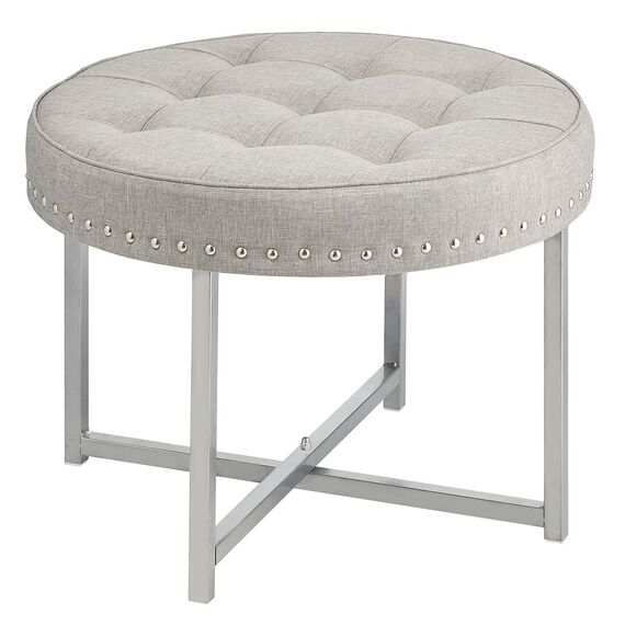 mDesign Sitzhocker – runder Polsterhocker aus Metall und Polyester mit moderner Nietenverzierung – gepolsterter Hocker für Flur, Schlafzimmer und andere Räume – hellgrau und silberfarben