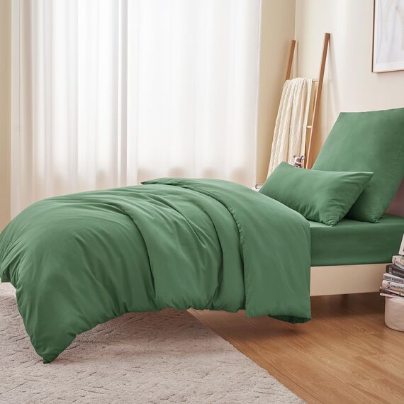 RUIKASI Bettwäsche Grün 155x220 2teilig - Grasgrün Mikrofaser Bettwäsche-Sets Oeko-TEX, Bettbezüge 155 x 220cm + Kissenbezüge 80x80cm mit Reißverschluss, Weich und Bügelfrei