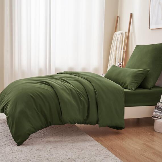 RUIKASI Bettwäsche 155x220 Grün 2teilig - Olivgrün Mikrofaser Bettwäsche-Sets Oeko-TEX, Bettbezüge 155 x 220cm + Kissenbezüge 80x80cm mit Reißverschluss, Weich und Bügelfrei