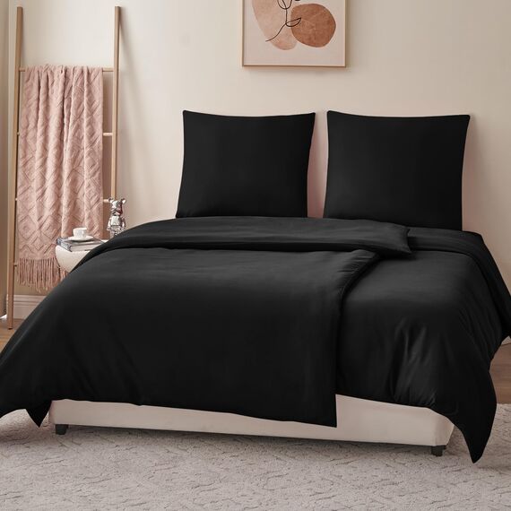 RUIKASI Bettwäsche 135x200 4teilig Schwarz - Polyester Mikrofaser Bettwäsche-Sets Oeko-TEX, 2 Bettbezüge 135x200cm + 2 Kissenbezüge 80x80cm mit Reißverschluss, Weich und Bügelfrei