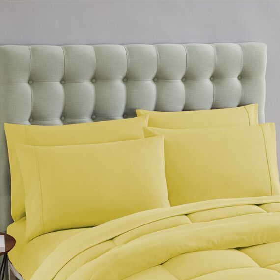 Sweet Home Collection 7-teiliges Bettwäscheset mit Tasche, einfarbig, für alle Jahreszeiten, weiche Daunen-Alternativdecke und luxuriöse Mikrofaser-Bettlaken, gelb, King-Size-Bett