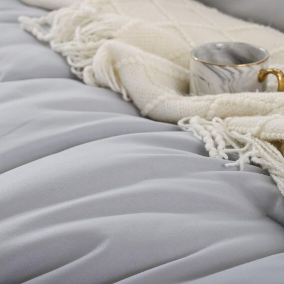 ROSGONIA Graues Bettdecken-Set für Queen-Size-Betten, 3-teilig (1 x hellgraue Boho-Bettdecke und 2 Kissenbezüge), für alle Jahreszeiten, weiche Bettwäsche, leichte Tagesdecke, Decke, Steppdecke