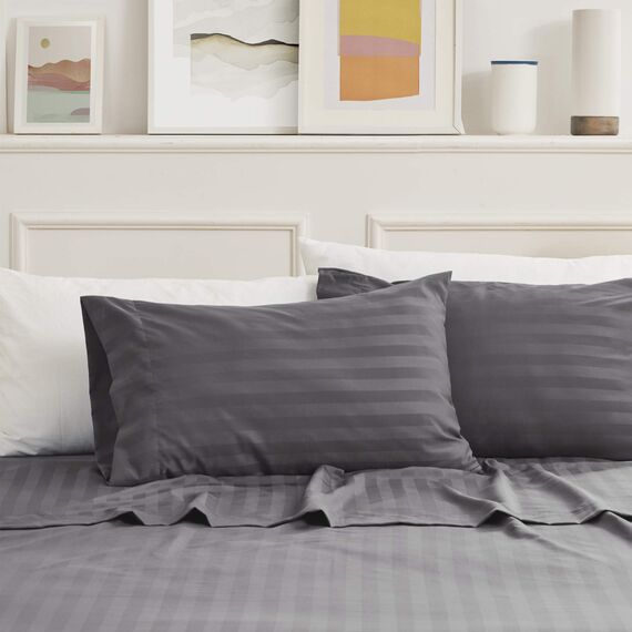 SLEEP ZONE Gestreiftes kühlendes Queen-Bettwäsche-Set – Spannbettlaken und Kissenbezüge-Sets 4-teilig – superweiches gestreiftes Bettlaken, pflegeleicht, Tiefe Tasche (Gull Grey, Queensize)