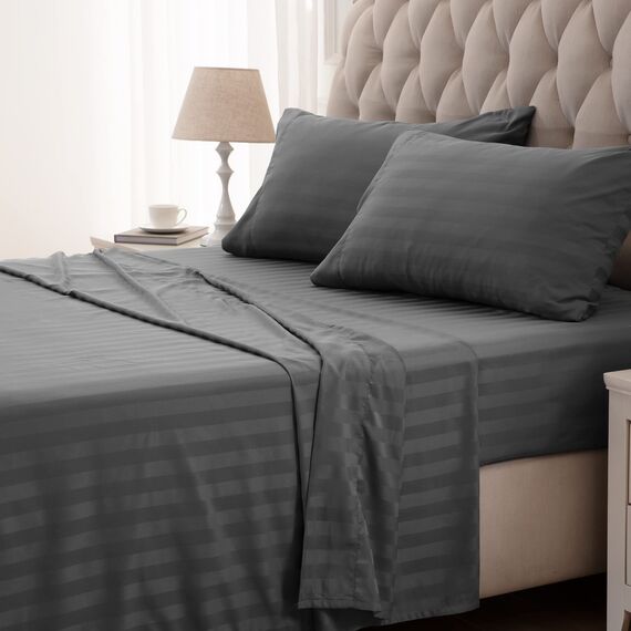 SLEEP ZONE Gestreiftes kühlendes Queen-Bettlaken-Set – Spannbettlaken und Kissenbezüge-Sets 4-teilig – superweiches gestreiftes Bettlaken, pflegeleicht, Tiefe Tasche (Grau, Queensize)