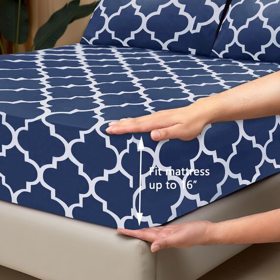 Mejoroom Bettwäsche-Set für King-Size-Betten, superweiche, gebürstete Mikrofaser, Fadenzahl 1800, 4-teiliges Set (King Size, marineblaues Vierpass-Gewebe mit weißem Muster)