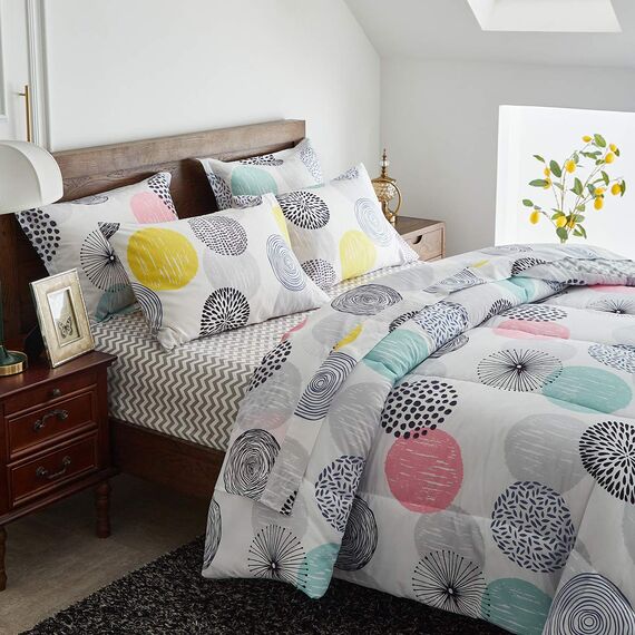 7-teiliges Bettwäsche-Set für Queen-Size-Bett in einer Tasche, bunte Punkte, weiche Mikrofaser, wendbares Bettwäsche-Set (1 Steppdecke, 2 Kissenbezüge, 1 Bettlaken, 1 Spannbetttuch, 2 Kissenbezüge)
