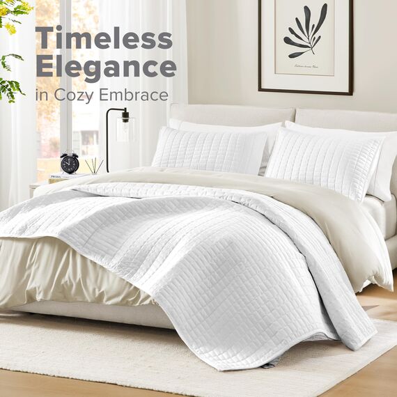 Comfort Spaces Kienna Bettwäsche-Set, luxuriös, doppelseitige Nähte, für alle Jahreszeiten, leicht, Tagesdecke, passende Kissenbezüge, übergroßes Queen-Size-Bett (259,1 x 299,7 cm), Weiß, 3-teilig