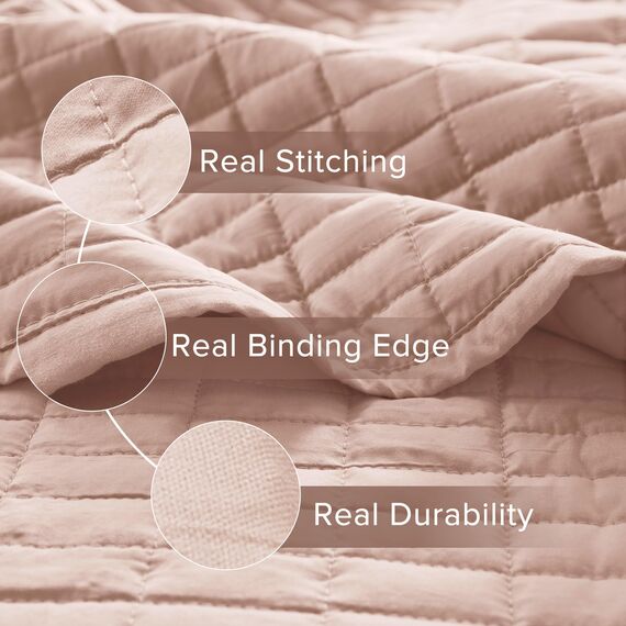 Comfort Spaces Kienna Steppdecken-Set, luxuriös, doppelseitig genähtes Design, für alle Jahreszeiten, leicht, Tagesdecke, Bettwäsche, passende Kissenbezüge, Twin/Twin XL (167,6 x 228,6 cm), Blush