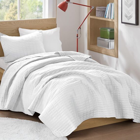 Comfort Spaces Kienna Quilt-Set, luxuriöse doppelseitige Nähte, Sommerdecke, leicht, weich, für alle Jahreszeiten, passender Kissenbezug, Weiß, Decke für Doppelbett (167,6 x 228,6 cm), 2-teilig