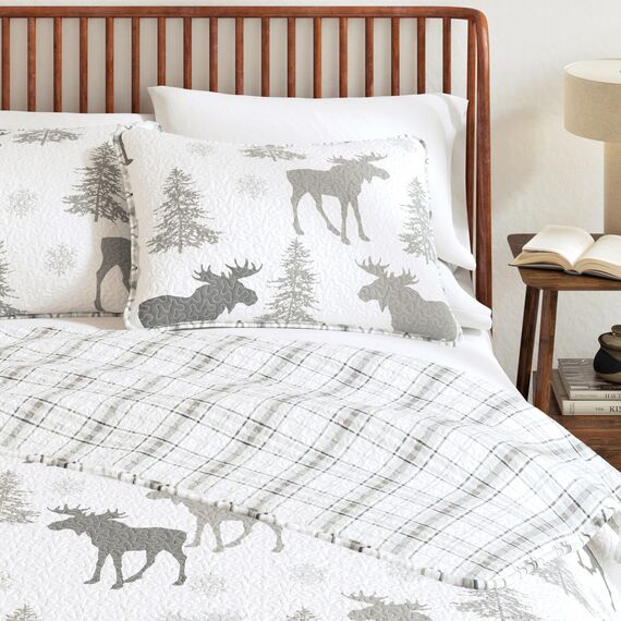Great Bay Home Lodge Tagesdecke für Doppelbett mit 2 Kissenbezügen. 3-teilig, wendbar, für alle Jahreszeiten. Rustikales Steppdecken-Bettwäsche-Set. Wilderness Collection (Elch - Grau)