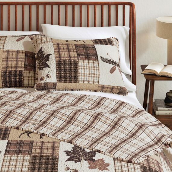 Great Bay Home Lodge Bettwäsche-Set – 2-teiliges Bettwäsche-Set für Doppelbetten in XL-Größe, rustikales Bettwäsche-Set – leicht, wendbare Tagesdecke für alle Jahreszeiten (Hirsch und Blatt-Patchwork)