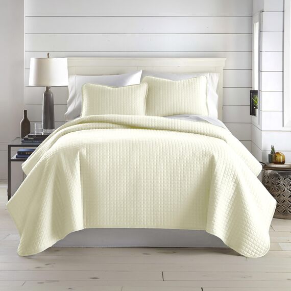 Vilano Springs, Premium-Qualität, weich, knitterfrei, farbecht und schmutzabweisend, Easy Case, übergroßes Bettbezug-Set mit 1 Steppdecke und 2 Kissenbezügen, King / California King, gebrochenes Weiß
