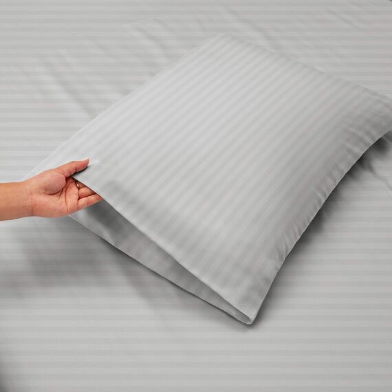 Nestl Bedding Damast Dobby Stripe 5-teiliges Set – 2 Spannbettlaken mit 35,6 cm - 40,6 tiefen Taschen Ultra weiche doppelt gebürstete Mikrofaser faltenfreie Kissenbezüge Split-King-Size-Bett Silber