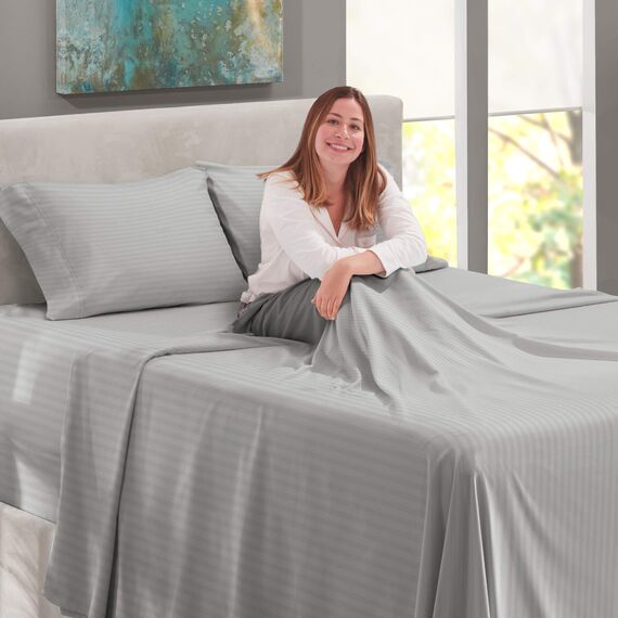 Nestl Bedding Damast Dobby Stripe 5-teiliges Set – 2 Spannbettlaken mit 35,6 cm - 40,6 tiefen Taschen Ultra weiche doppelt gebürstete Mikrofaser faltenfreie Kissenbezüge Split-King-Size-Bett Silber