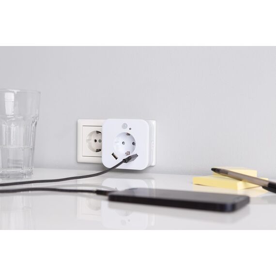 smrter LED-Nachtlicht mit Bewegungsmelder und Steckdose, 2x USB 2.4A, Auto/Ein/Aus Schalter, automatischer Lichtsensor, GS (geprüfte Sicherheit) (3 Stk)