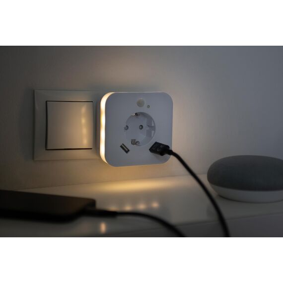 smrter LED-Nachtlicht mit Bewegungsmelder und Steckdose, 2x USB 2.4A, Auto/Ein/Aus Schalter, automatischer Lichtsensor, GS (geprüfte Sicherheit) (3 Stk)