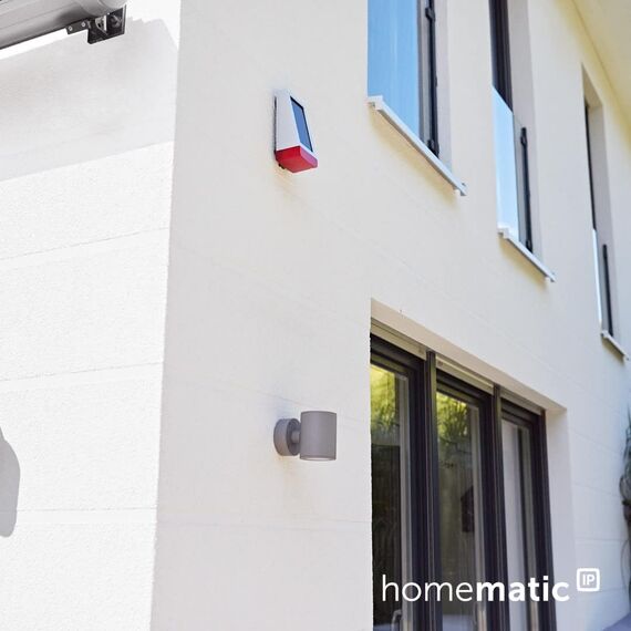 Homematic IP Alarmsirene – außen, Smart Home, Funk-Außensirene mit Solarpanel und App-Funktion, kabellose Sirene mit Solarpanel, warnt hörbar, sichtbar und per Push-Nachricht, 153208A0