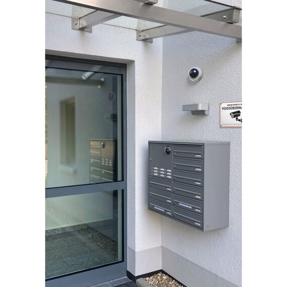 BASI | 2er Set Dome Kamera-Attrappe mit blinkendem LED-Licht | Dummy Kamera | Objektiv Überwachungskamera für den Innen- und geschützten Außenbereich | Wand- Deckenmontage | Weiß | CCTV
