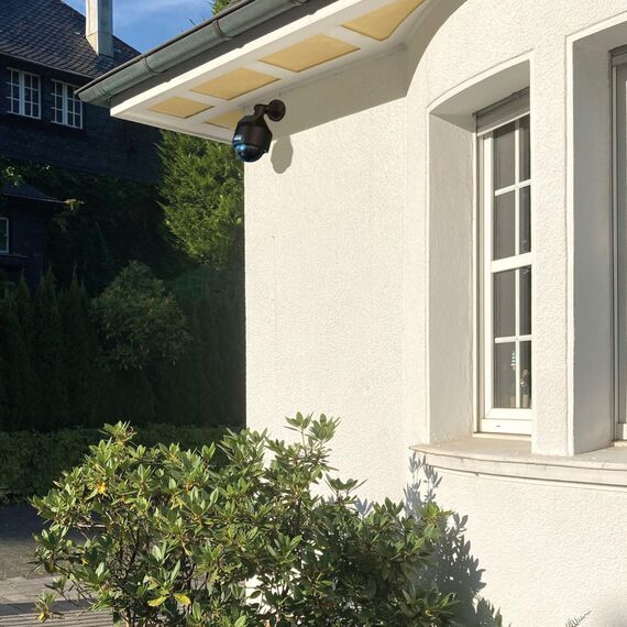 BASI | 2er Set Solar Kamera-Attrappe mit blinkendem LED-Licht | Dome Kamera | Dummy Kamera | Überwachungskamera für Innen- und geschützten Außenbereich | Solar Panel | 360 Grad Halterung | Schwarz