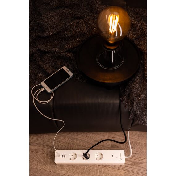LEDVANCE Smart Plug mit WiFi Technologie, dreifache Steckdosenleiste mit Überlastschutz und Überspannungsschutz inklusive USB Anschlüsse, steuerbar über WiFi App, Alexa und Google (Packung mit 2)