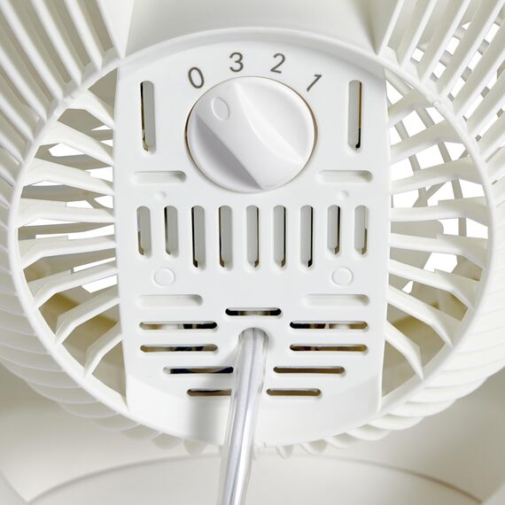Amazon Basics Tisch-Ventilator tragbar, 18 cm, geräuscharme Kühlung, 3 Geschwindigkeiten, um 90° verstellbarer Winkel, Weiß, 15,49 x 27,3 x 27,69 cm