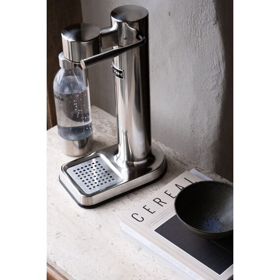 Aarke Carbonator 3, Wassersprudler aus Edelstahl im modernen Edelstahl Finish mit 2x BPA-freier 1L PET-Flasche, Sprudelwasserbereiter für Leitungswasser, kompatibel mit 60L CO2-Zylindern