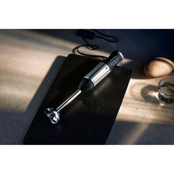 WMF Kult X Edition Stabmixer – leistungsstarker Pürierstab aus Cromargan Edelstahl, stufenlos einstellbare Geschwindigkeit, ergonomischer Soft-Touch-Griff, spülmaschinenfeste Teile für müheloses Mixen