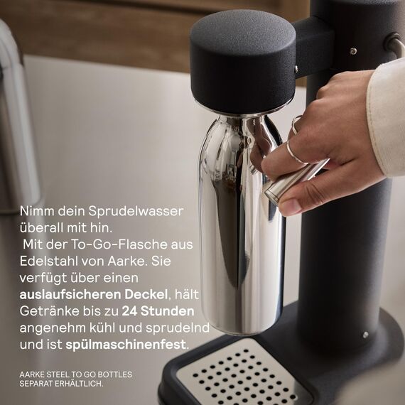 Aarke Carbonator 3 Wassersprudler, Edelstahl-Gehäuse, Sprudelwasserbereiter, inkl. BPA-freier PET-Flasche, kompatibel mit 60 L / 425 g C02 Zylindern, Farbe: Burgundy