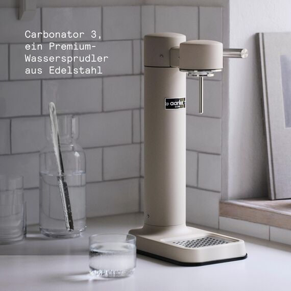 Aarke Carbonator 3, Premium Wassersprudler, Sand Finish + Aarke 60L CO2-Zylinder, 100% erneuerbares CO2