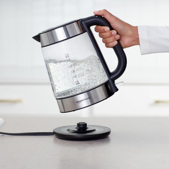 Amazon Basics Elektrischer Wasserkocher aus Glas, 1,7 l, 2200 W, Schwarz, Silber