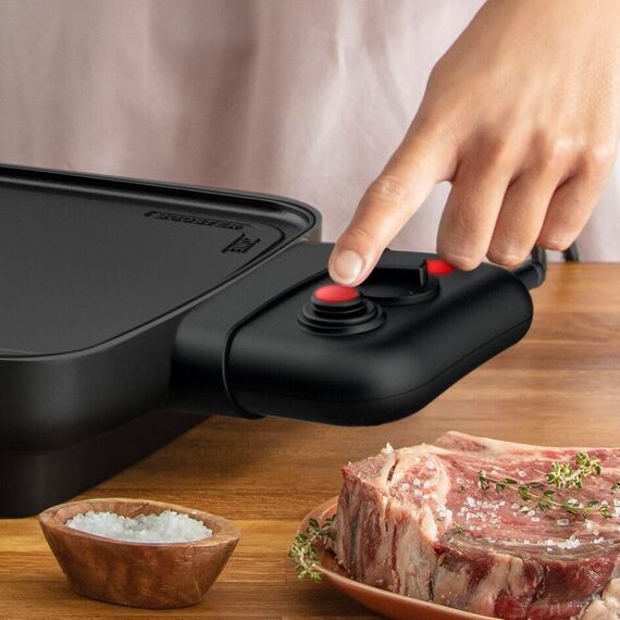 Tefal Plancha Booster Tischgrill, 2200 W, extra große Grillfläche, Boost-Zone, 6 Temperaturstufen, durchgängige Grillplatten, inklusive Fettablaufrinne, Thermo-Spot, Schwarz, CB6428