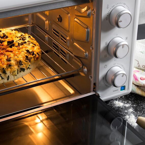 Cecotec Tischofen BakeundToast 3090 White Gyro, 30L, 1500W, 5 Funktionen, Inklusive Drehspieß, Innenbeleuchtung, Krümelschublade, 360º-Griff, Konvektionsgaren, Doppelt verglaste Tür