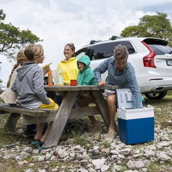 Mobicool ME27 elektrische Kühlbox 26L – 12V und 230V – Tragbare Camping Kühlbox für Auto, Wohnmobil, LKW und Outdoor Reisen – Zuverlässige Kühlung für unterwegs – Blau