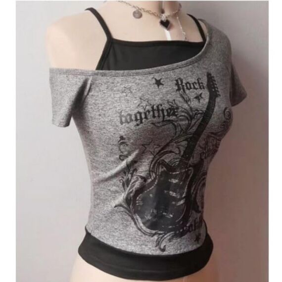 Emo Grunge T-Shirts für Damen – Vintage Y2K Fake 2-teilig Gitarre Grafik Baby Tee Gothic Ästhetik Kurzarm Schulterfrei Crop Top Alt Streetwear Punk Sommer Harajuku, grau, Small