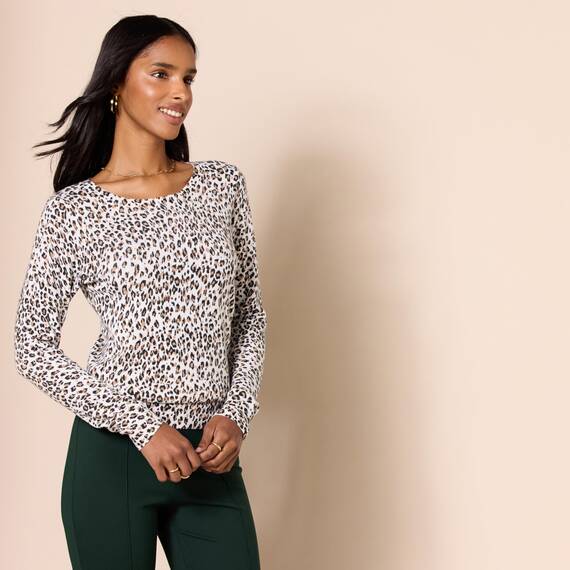 Amazon Essentials Damen Leichter, Langärmeliger Pullover Mit Rundhalsausschnitt (Erhältlich in Übergröße), Weiß Gepardenaufdruck, XL