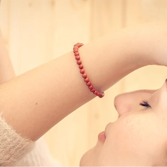 Lebensquelle Plus Mini Kugelarmband | 4mm | Hochwertiges Edelsteinarmband (Jaspis, rot)