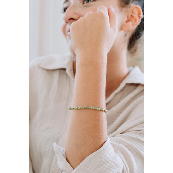 Lebensquelle Plus Peridot Kugelarmband + 925er Silberkugel | 4mm große Kugeln | 19cm großes dehnbares Armband