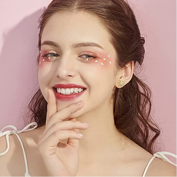 LOLIAS 8 Paare Screwback Ohrstecker für Damen Mädchen - Hypoallergene Hoop Ohrringe - Blume, Ball, Herz, CZ, Schmetterling Stud - Edelstahl Tragus Knorpel Piercing