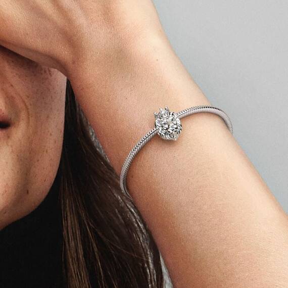 PANDORA Moments Königlicher Löwe-Charm-Anhänger aus Sterling Silber, mit Zirkoniasteinen verziert, Kompatibel Moments Armbändern, 792199C01