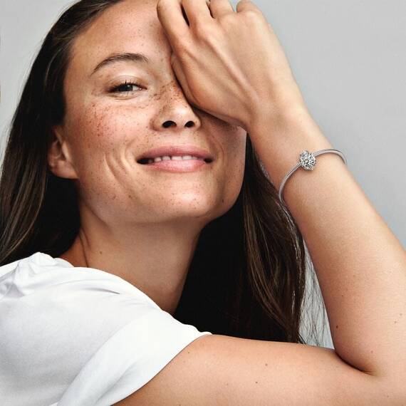 PANDORA Moments Königlicher Löwe-Charm-Anhänger aus Sterling Silber, mit Zirkoniasteinen verziert, Kompatibel Moments Armbändern, 792199C01