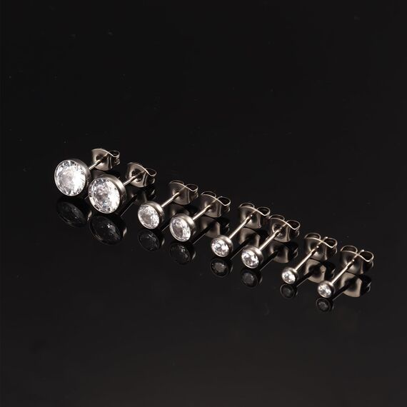 YADOCA 4 Paare G23 Titan Ohrringe Hypoallergen für Damen Herren Mädchen Silber Titan Ohrstecker Cubic Zirkonia Medizinische Ohrringe für Empfindliche Ohren 3/4/5/7mm