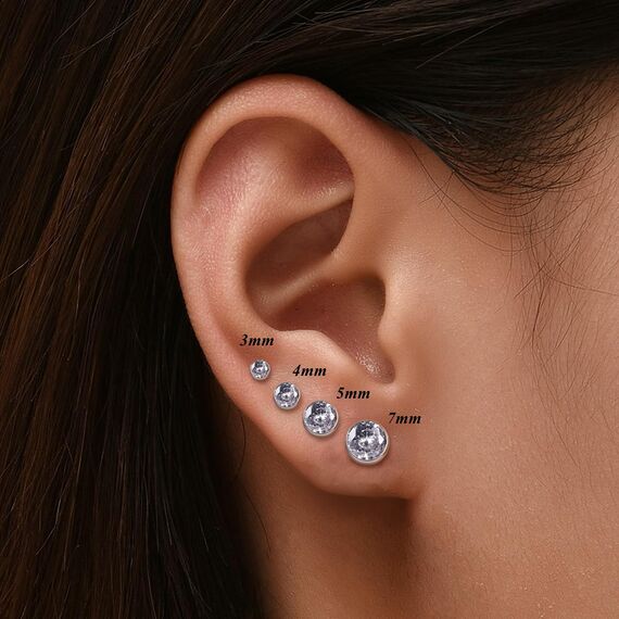 YADOCA 4 Paare G23 Titan Ohrringe Hypoallergen für Damen Herren Mädchen Silber Titan Ohrstecker Cubic Zirkonia Medizinische Ohrringe für Empfindliche Ohren 3/4/5/7mm