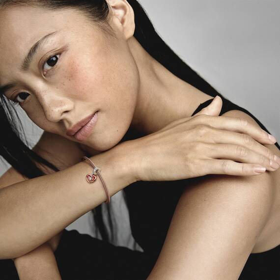 PANDORA Bicolor Strahlendes Herz Charm-Anhänger aus Sterlingsilber mit Zirkonia in der Farbe Silber-Roségold-Rot, Kompatibel mit PANDORA Moments Armbänder, 782450C01