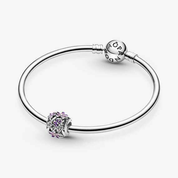 PANDORA Offen gearbeitetes, lilafarbenes Gänseblümchen Charm, Kollektion Garden, aus Sterlingsilber, 798772C02